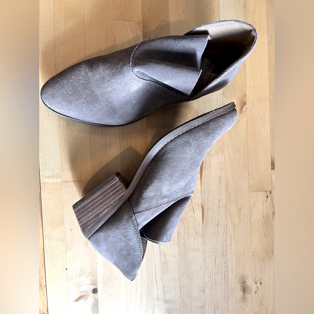 Lucky brand Taupe short boots 9.5